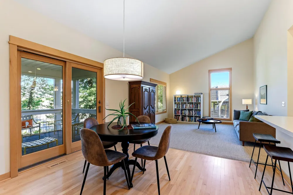 4939 Whispering Way Eagan, MN 55122