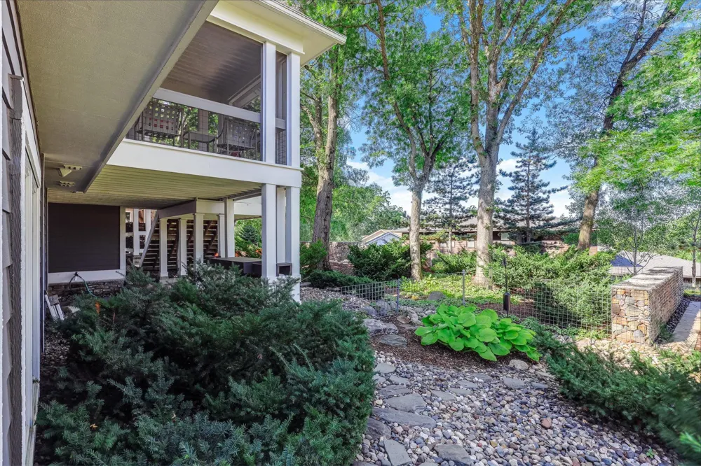 4939 Whispering Way Eagan, MN 55122