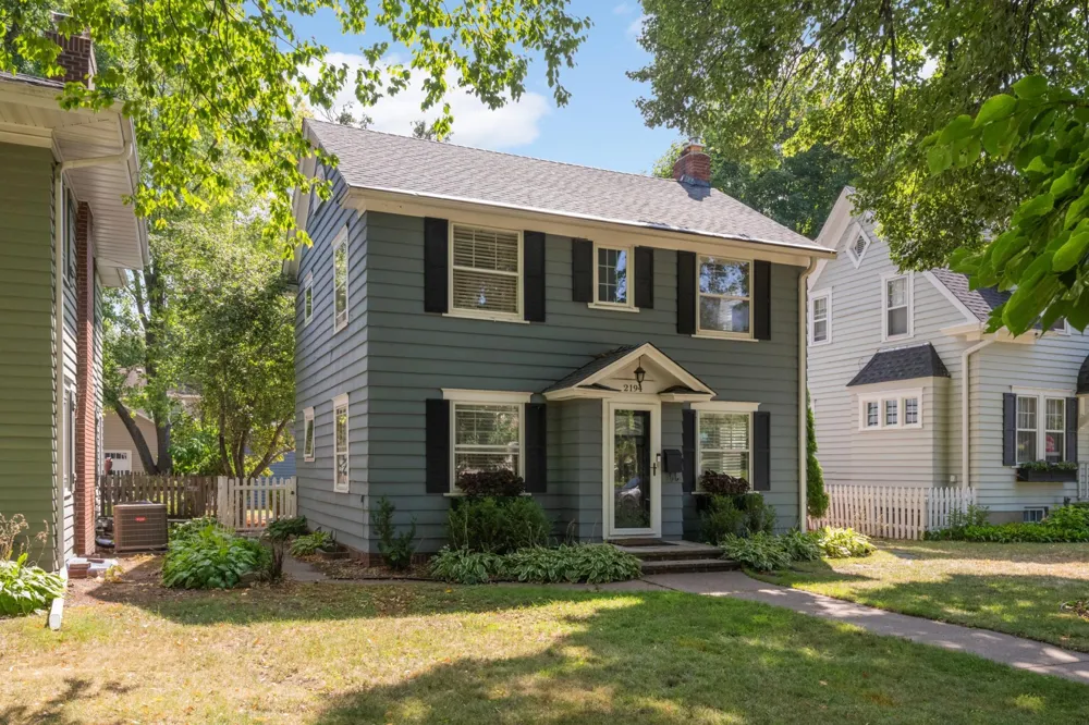 2194 Stanford Avenue Saint Paul, MN 55105