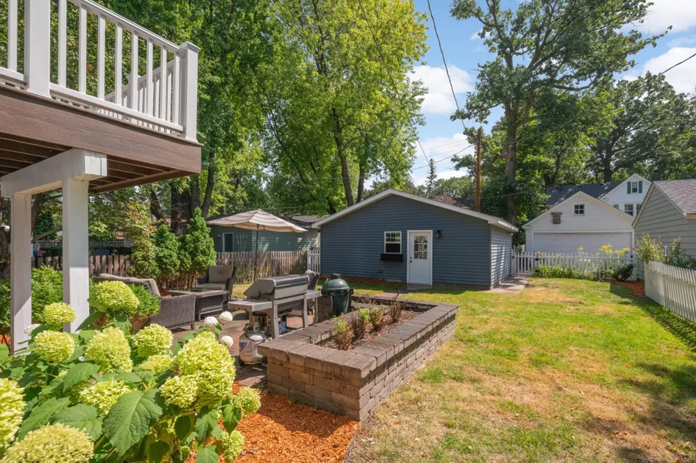 2194 Stanford Avenue Saint Paul, MN 55105