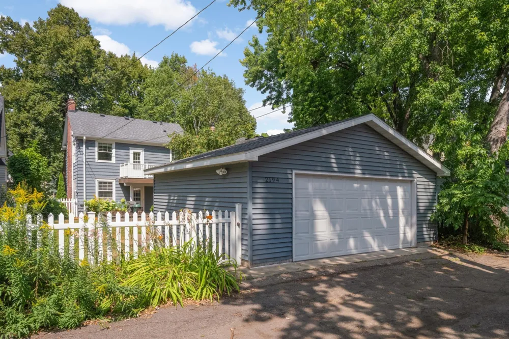 2194 Stanford Avenue Saint Paul, MN 55105
