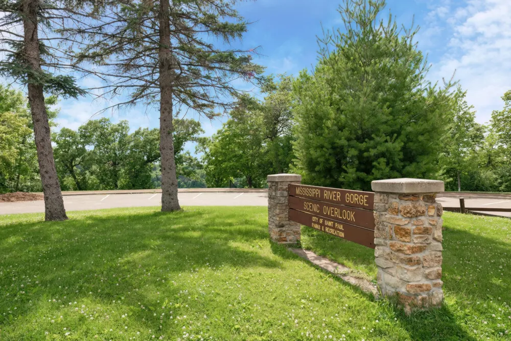 2194 Stanford Avenue Saint Paul, MN 55105
