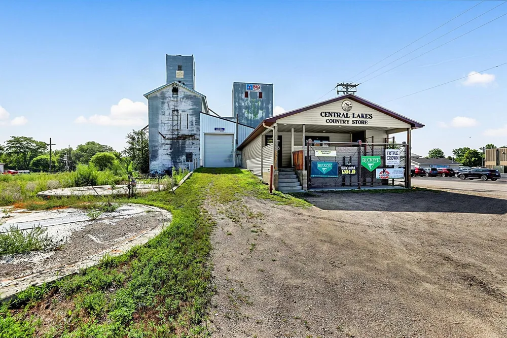 7918 State Street Clear Lake, MN 55319