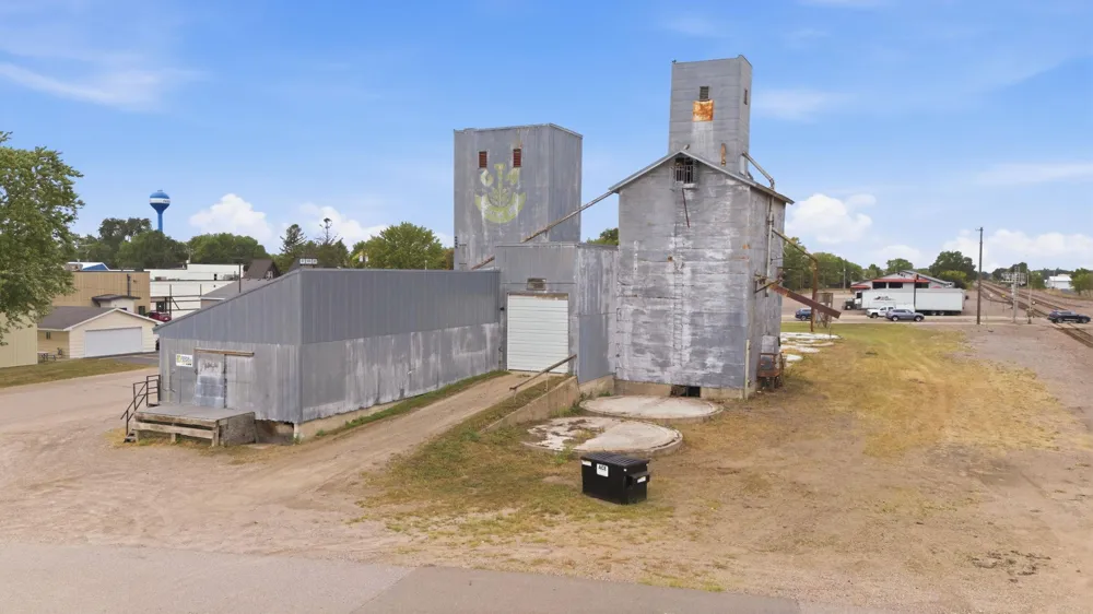 7918 State Street Clear Lake, MN 55319