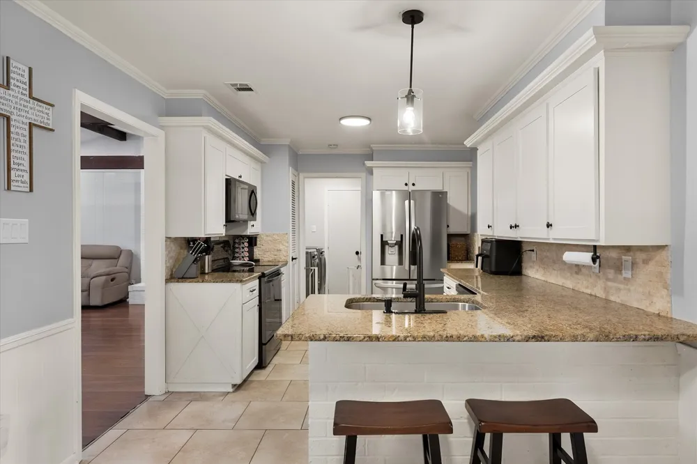 805 Laura Avenue Corsicana, TX 75110