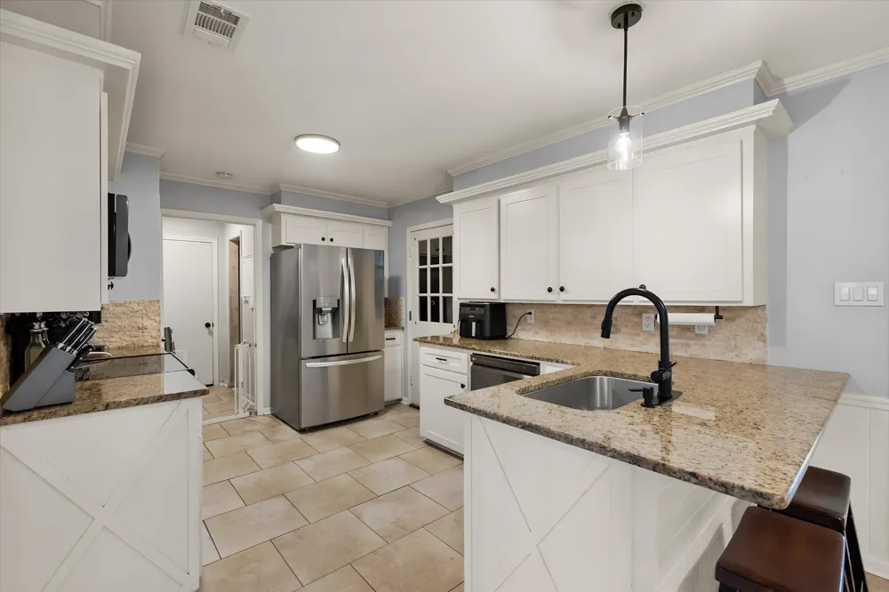 805 Laura Avenue Corsicana, TX 75110