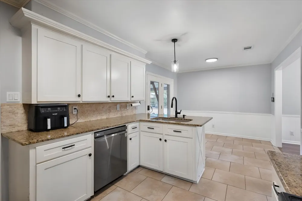 805 Laura Avenue Corsicana, TX 75110