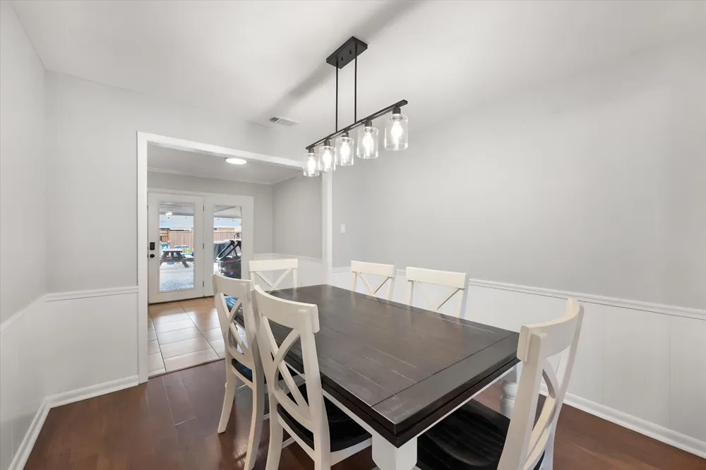 805 Laura Avenue Corsicana, TX 75110