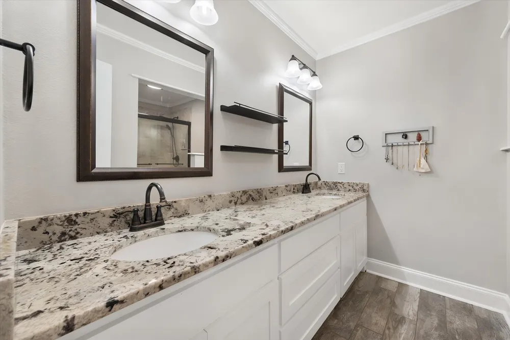 805 Laura Avenue Corsicana, TX 75110