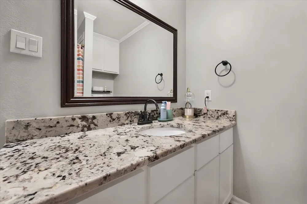 805 Laura Avenue Corsicana, TX 75110