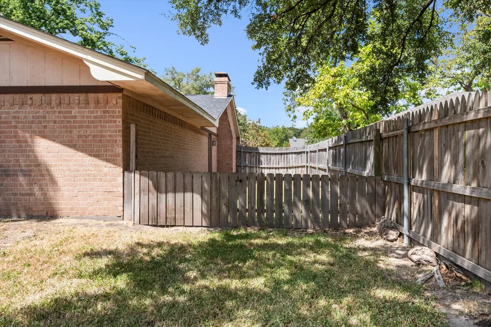805 Laura Avenue Corsicana, TX 75110