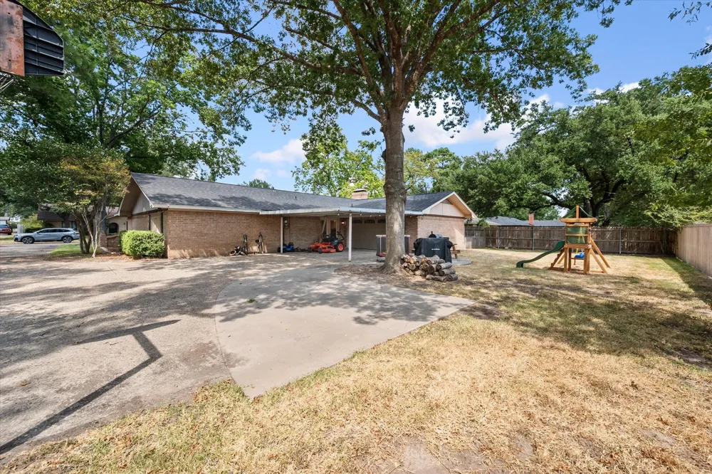 805 Laura Avenue Corsicana, TX 75110