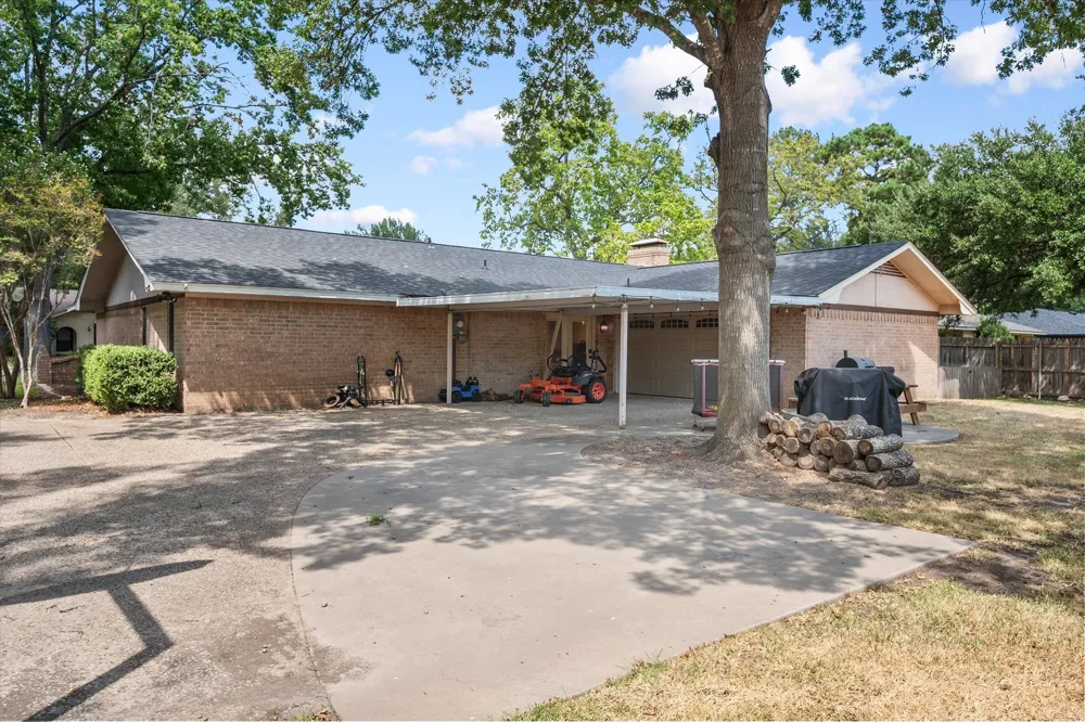 805 Laura Avenue Corsicana, TX 75110