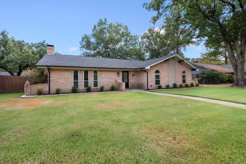 805 Laura Avenue Corsicana, TX 75110