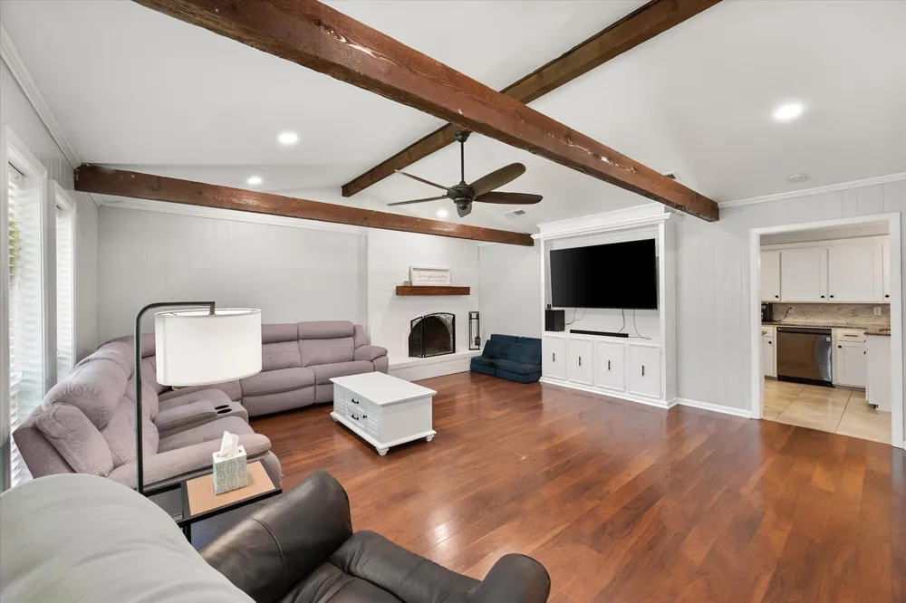 805 Laura Avenue Corsicana, TX 75110