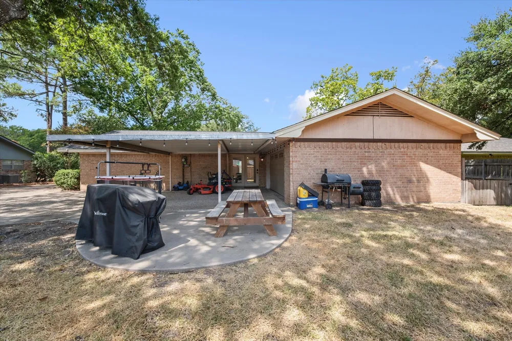 805 Laura Avenue Corsicana, TX 75110