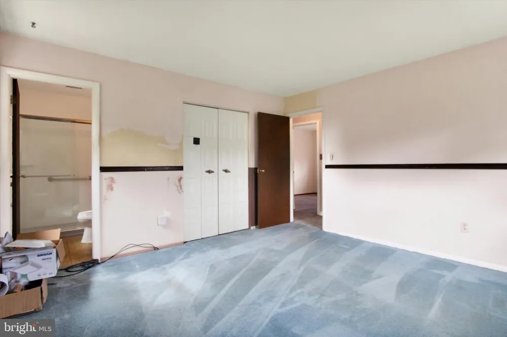 1127 CANADOCHLY RD York, PA 17406