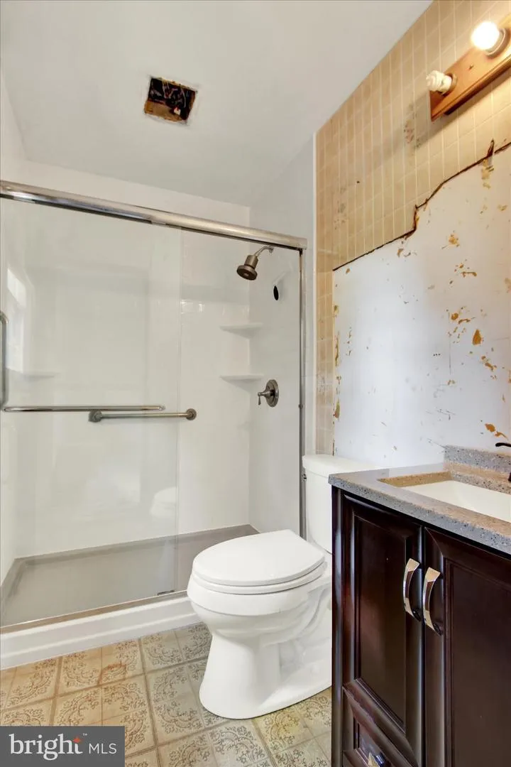 1127 CANADOCHLY RD York, PA 17406