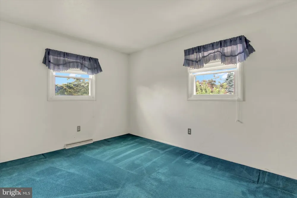 1127 CANADOCHLY RD York, PA 17406