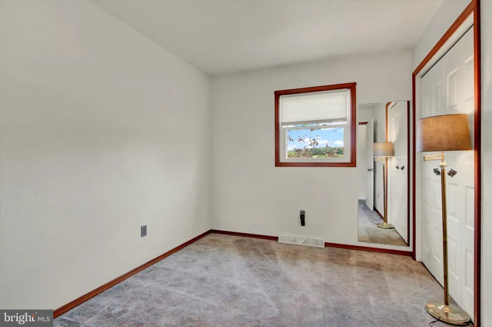 1127 CANADOCHLY RD York, PA 17406