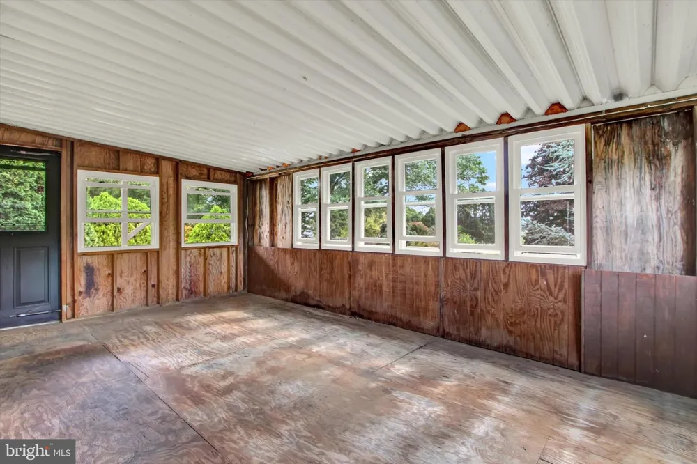 1127 CANADOCHLY RD York, PA 17406