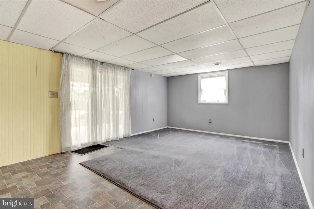 1127 CANADOCHLY RD York, PA 17406
