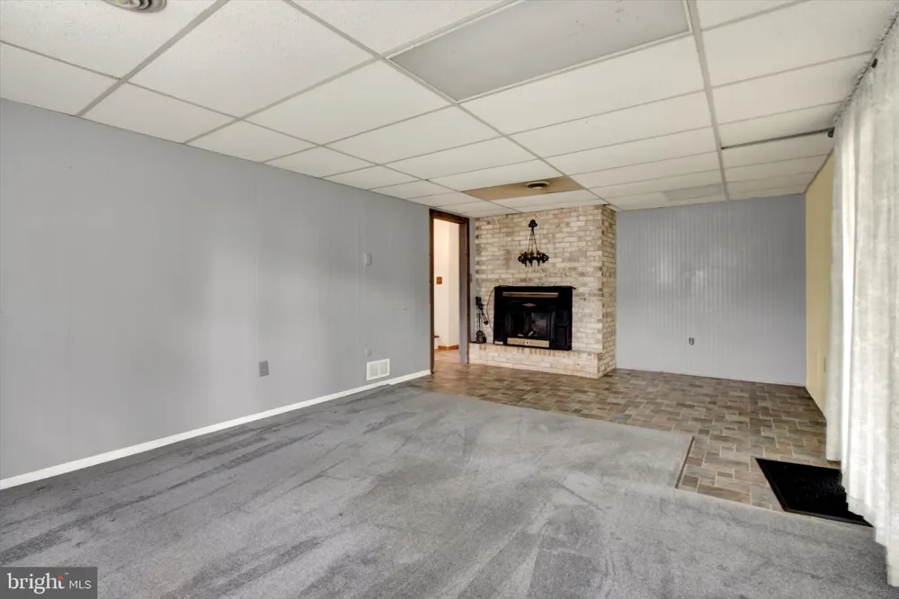 1127 CANADOCHLY RD York, PA 17406
