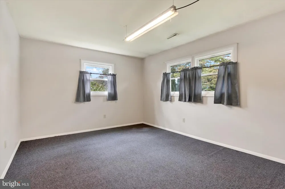 1127 CANADOCHLY RD York, PA 17406