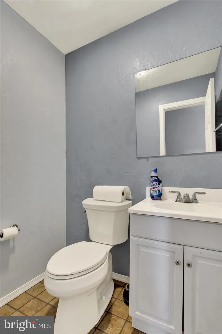 1127 CANADOCHLY RD York, PA 17406