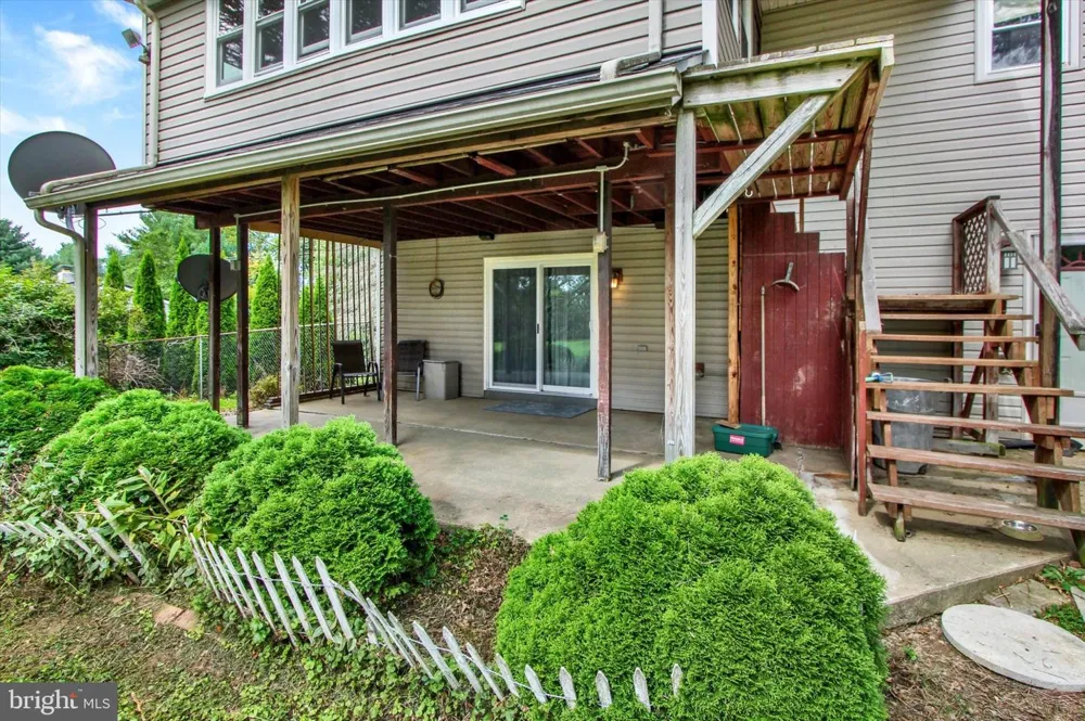 1127 CANADOCHLY RD York, PA 17406