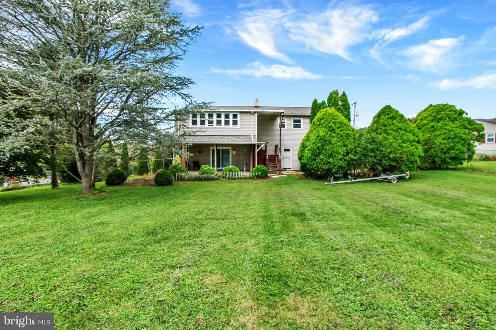 1127 CANADOCHLY RD York, PA 17406