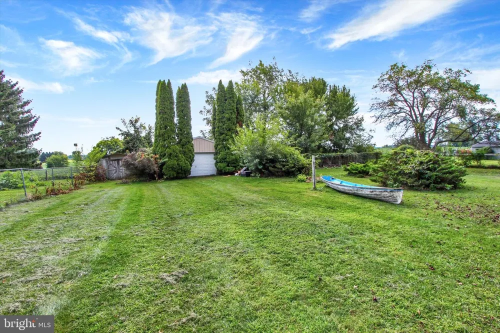 1127 CANADOCHLY RD York, PA 17406
