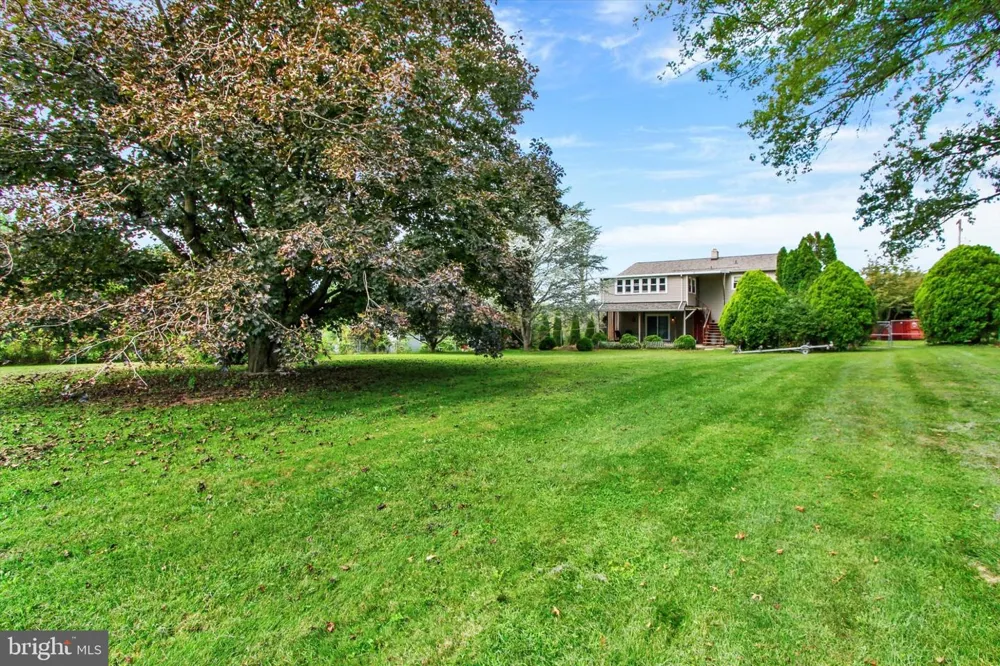 1127 CANADOCHLY RD York, PA 17406