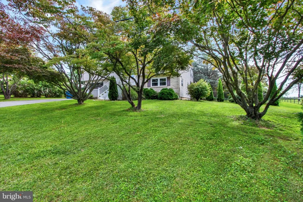 1127 CANADOCHLY RD York, PA 17406