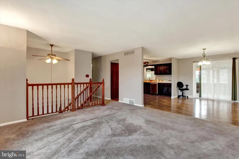 1127 CANADOCHLY RD York, PA 17406