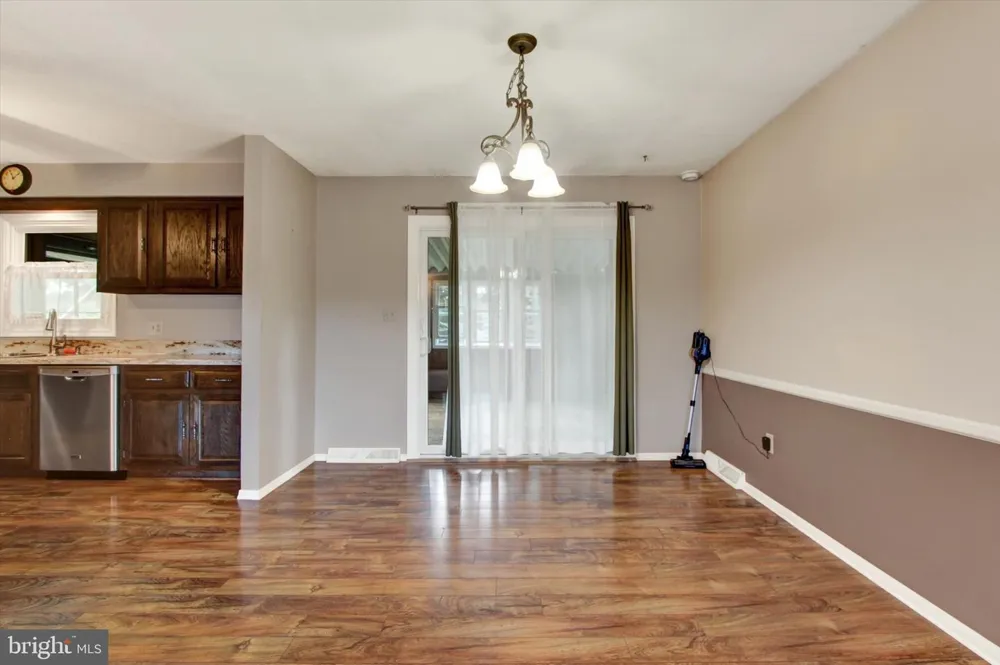1127 CANADOCHLY RD York, PA 17406