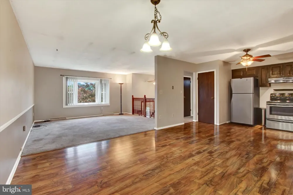 1127 CANADOCHLY RD York, PA 17406