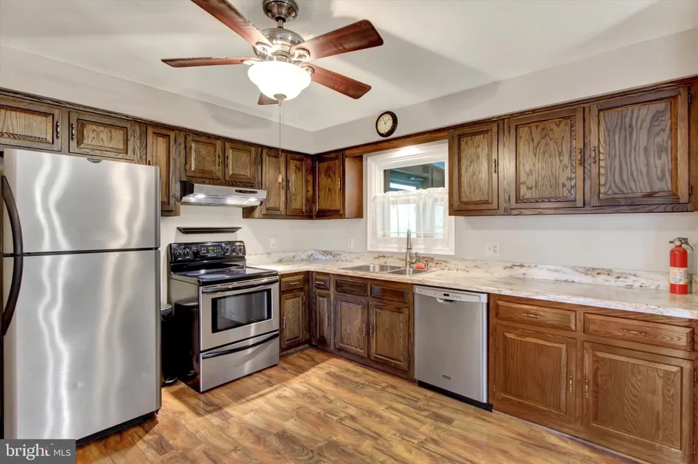 1127 CANADOCHLY RD York, PA 17406