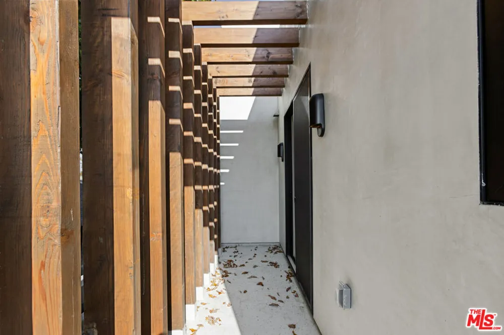 2847 Marsh Street #D Los Angeles, CA 90039