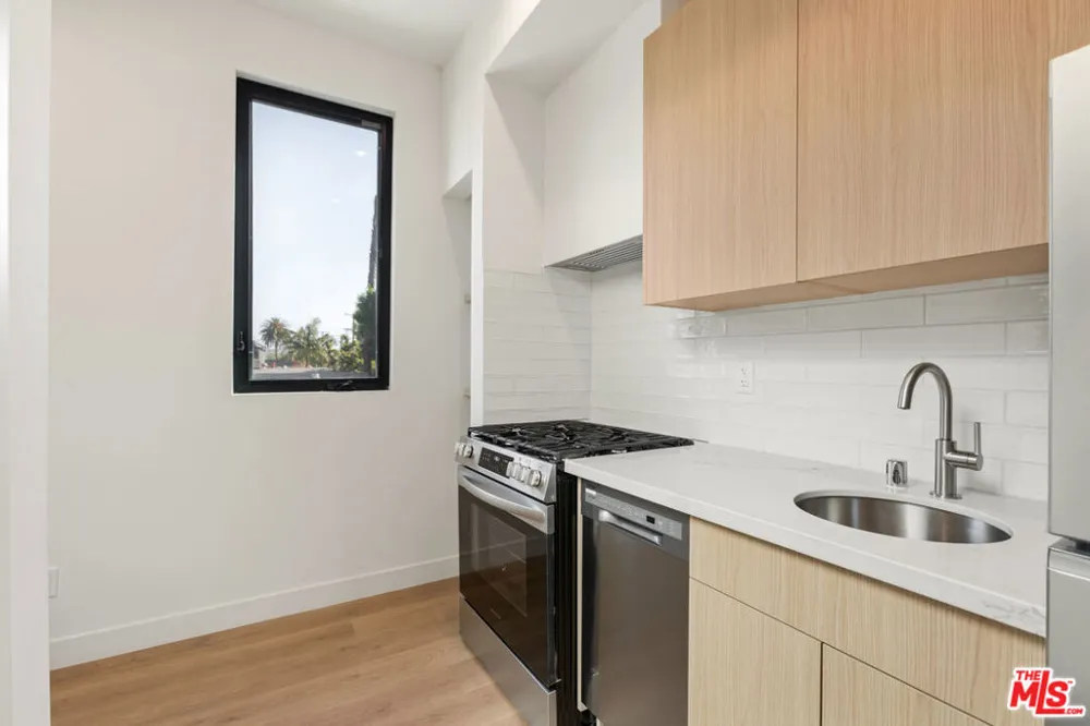 2847 Marsh Street #D Los Angeles, CA 90039