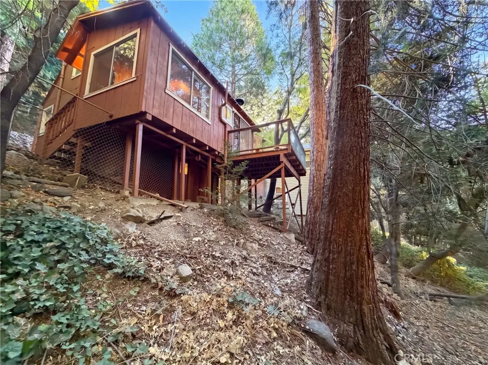 23679 Hillside Crestline, CA 92325