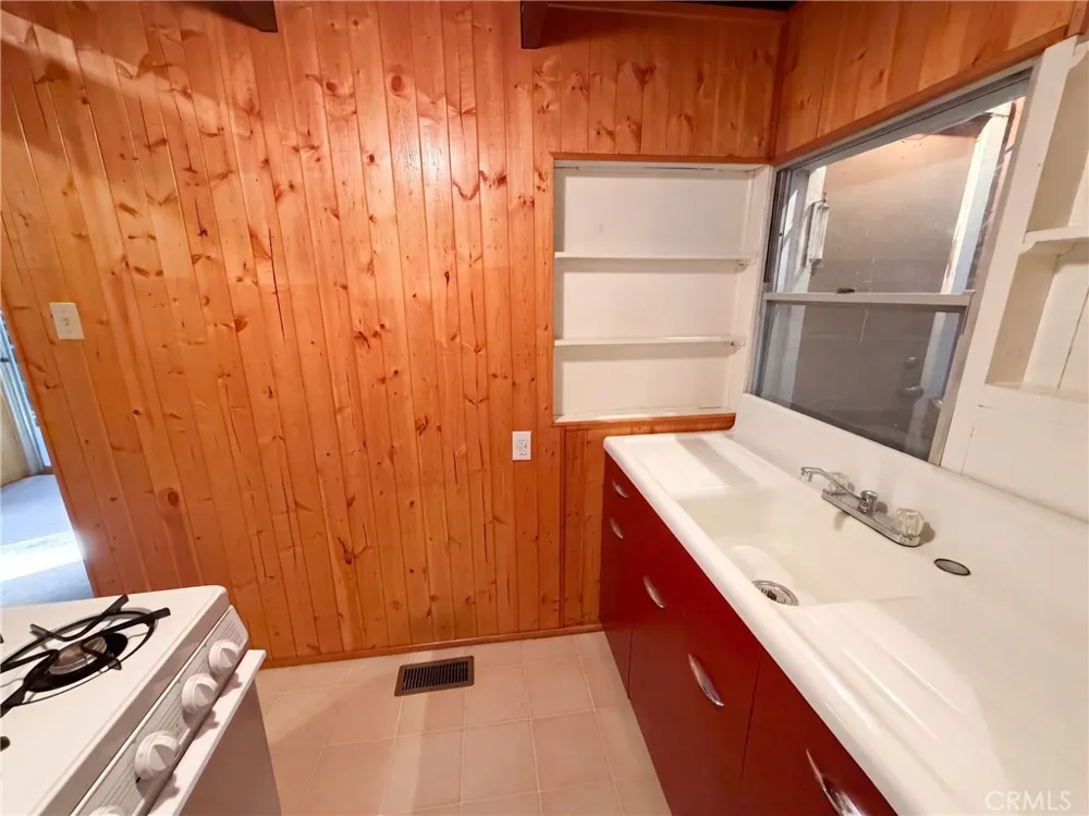 23679 Hillside Crestline, CA 92325