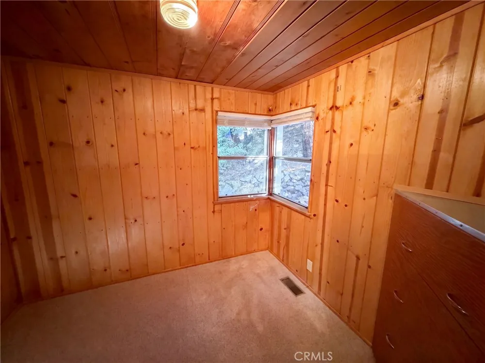 23679 Hillside Crestline, CA 92325