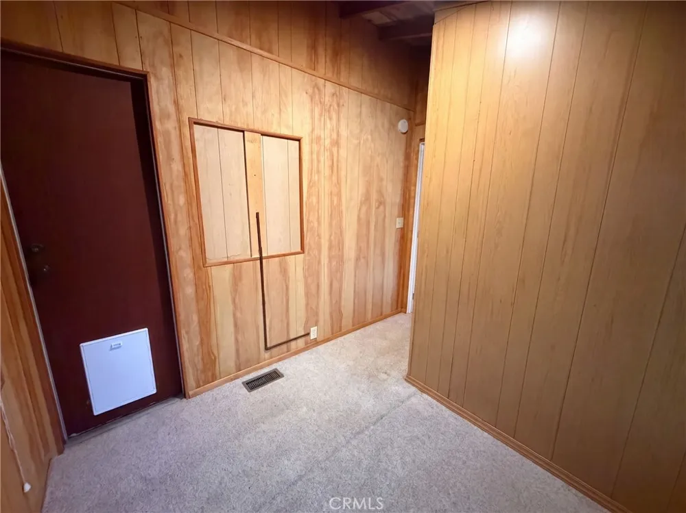 23679 Hillside Crestline, CA 92325