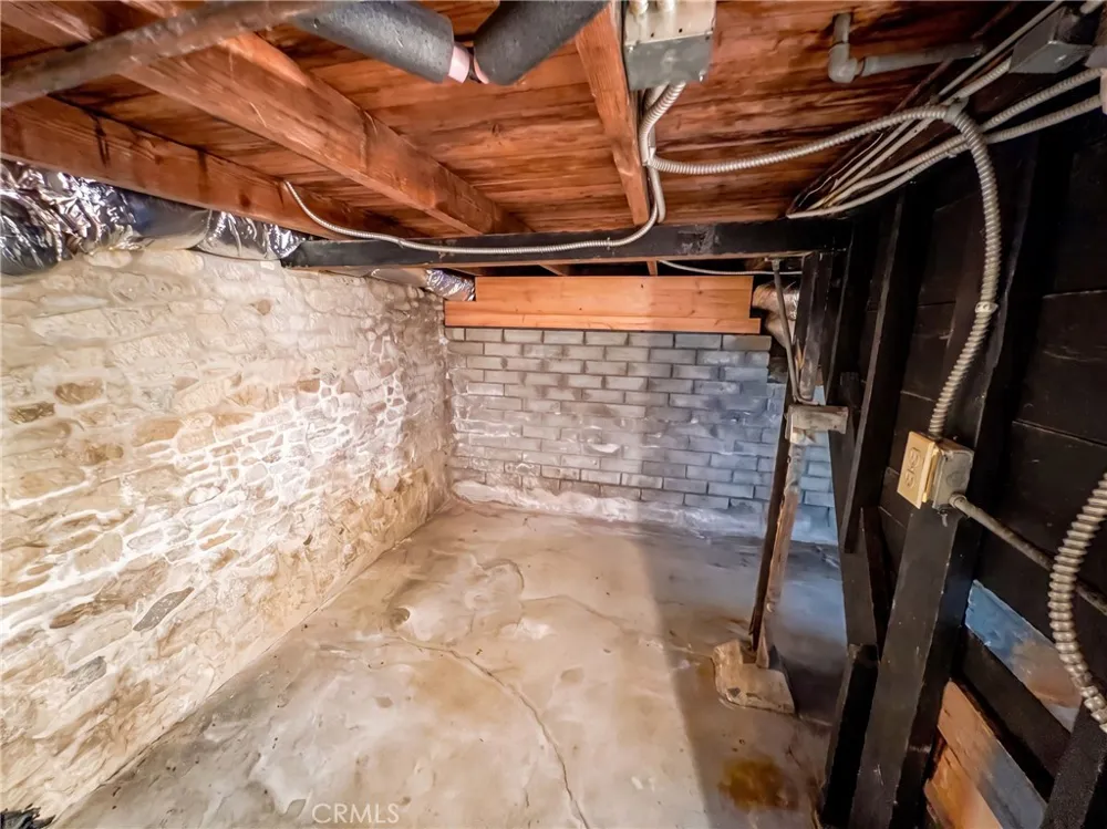 23679 Hillside Crestline, CA 92325