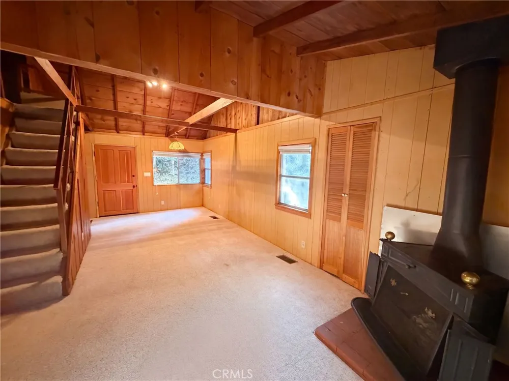 23679 Hillside Crestline, CA 92325