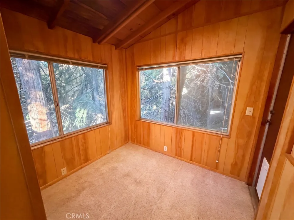 23679 Hillside Crestline, CA 92325