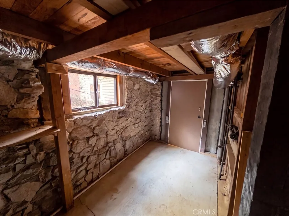 23679 Hillside Crestline, CA 92325