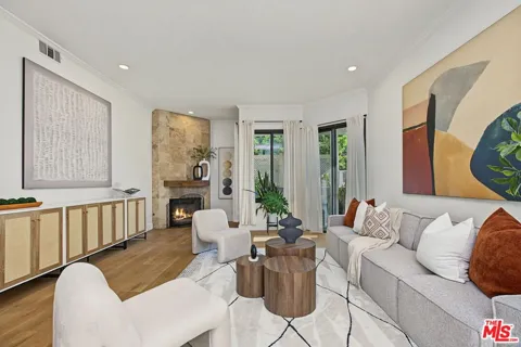 839 Larrabee Street #2