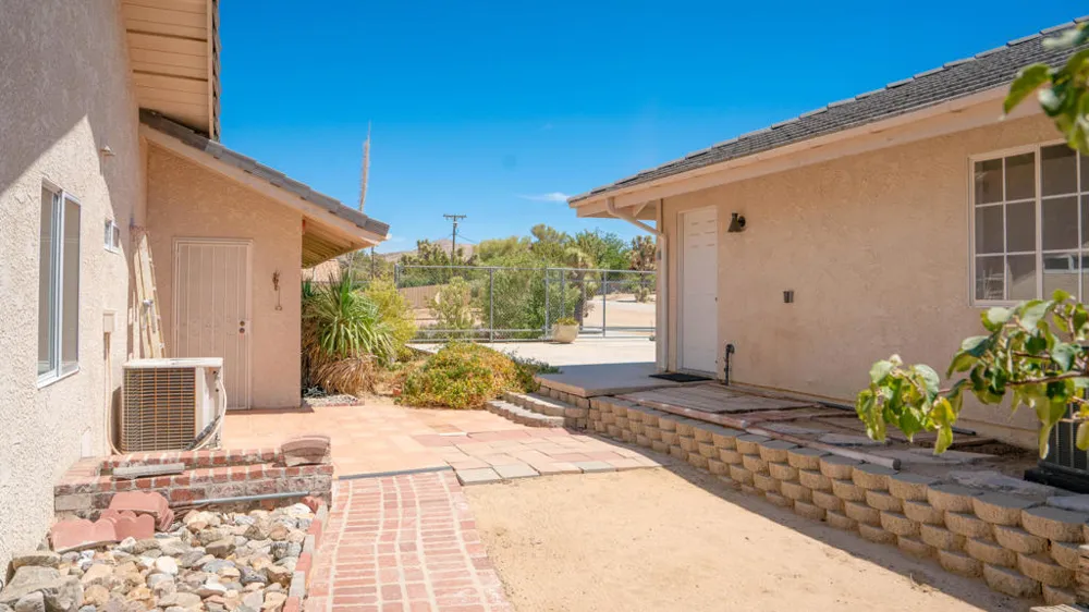 8582 Frontera Avenue Yucca Valley, CA 92284